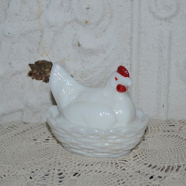 Westmoreland White Hen on a Nest Mini Milk Glass Chicken Candy Dish