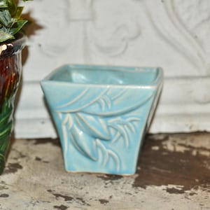 McCoy Lily Bud Planter Rustic Line Pine Cone Pot