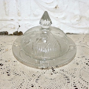 Jeannette Iris & Herringbone Round Butter Cheese Dish