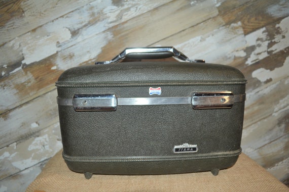 american tourister tiara train case