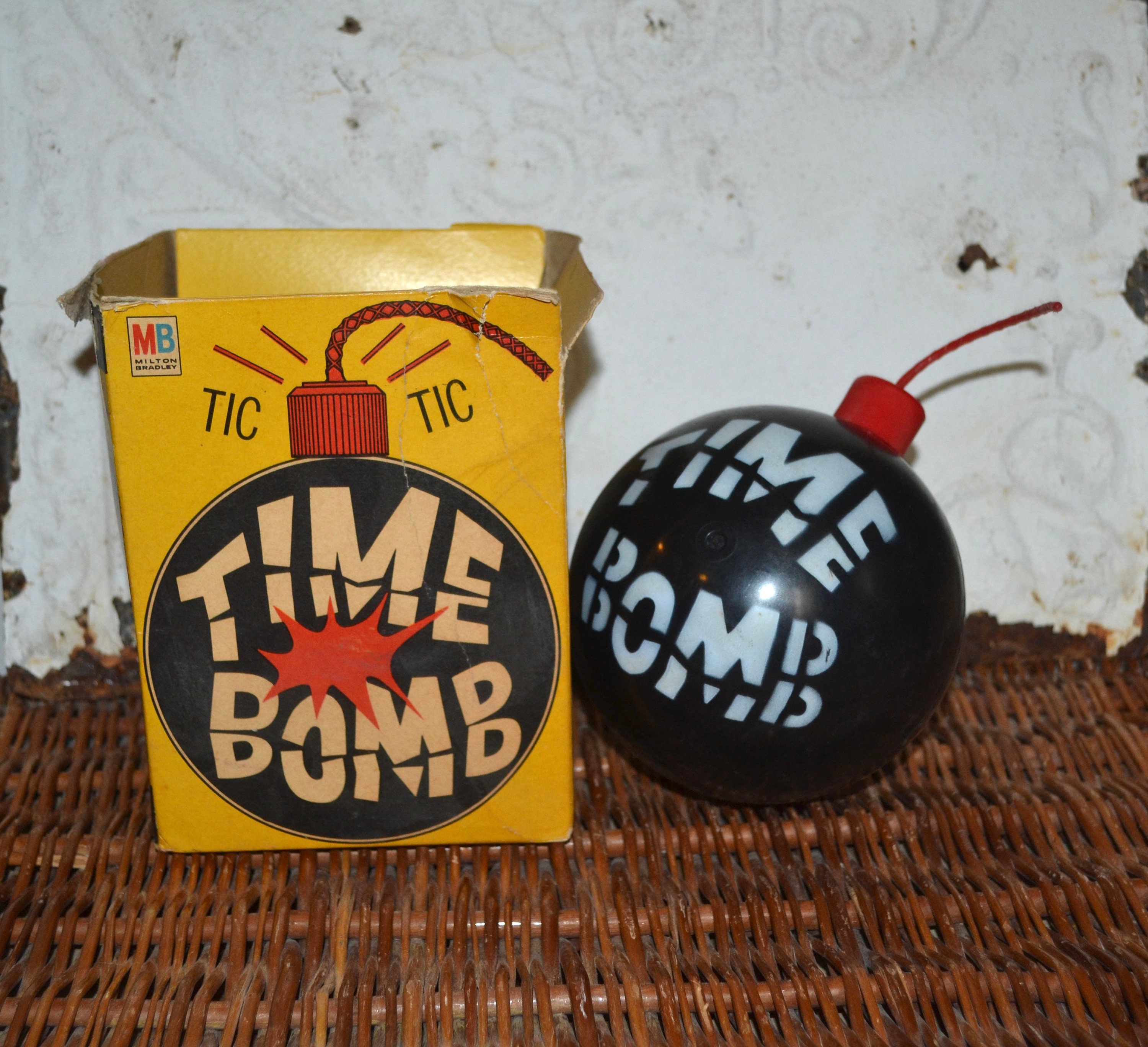 1964 TIME BOMB GAME in BOX by Milton Bradley WORKS TESTED! Vintage