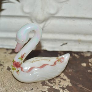 Fenton Swan 40th Anniversary Figurine