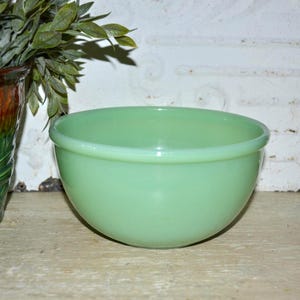 Fire King Jadeite 7&#39;&#39; Bead Rim Mixing Bowl Green Serving Bowl Vintage Nesting Bowl