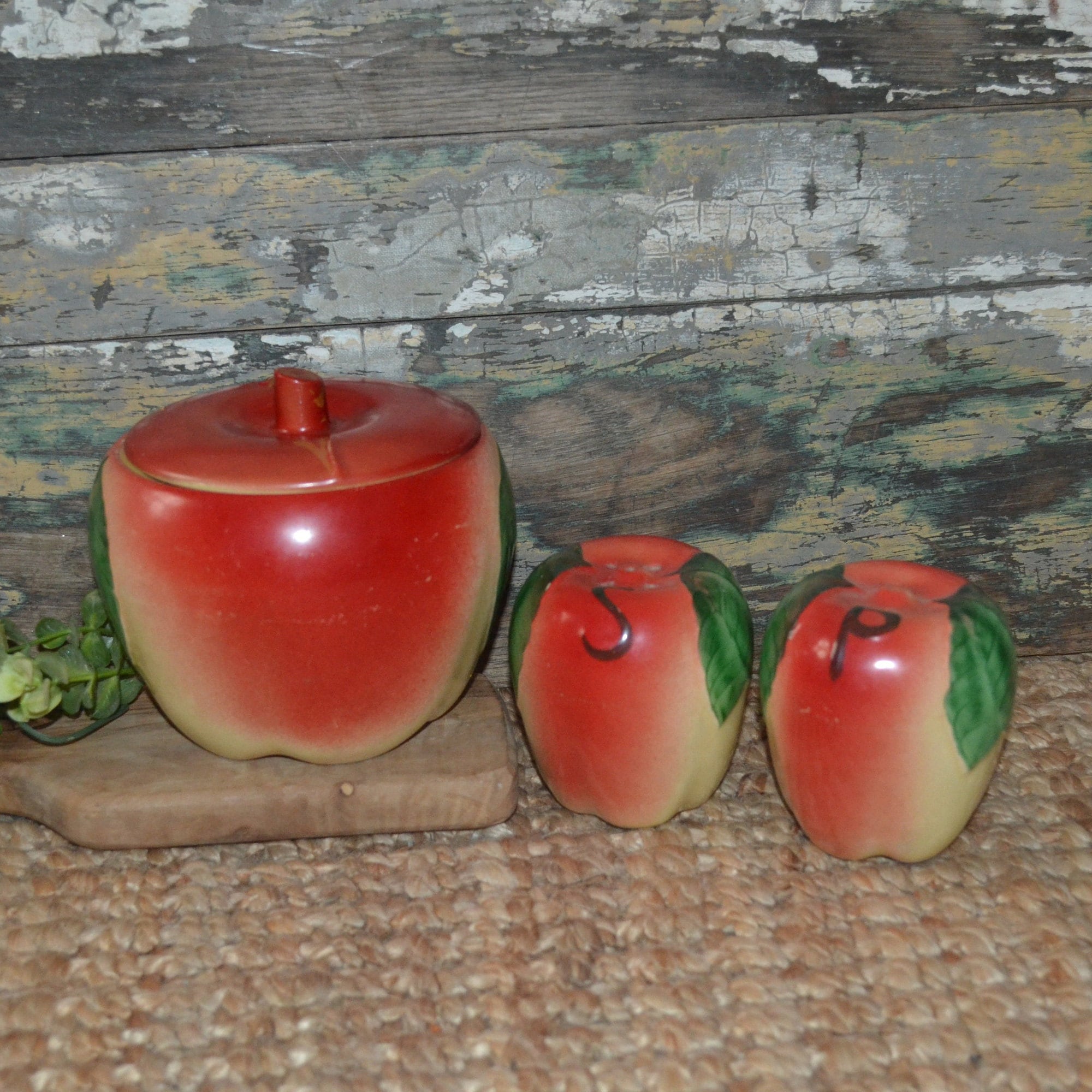 New Red Delicious Apple 3-D Creamer & Sugar Jar with Lid Set 