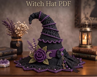 Puede incluir: Un sombrero de bruja de ganchillo negro con detalles morados, que incluye una gran rosa morada, hojas verdes, un dije de luna creciente dorada, un lazo de encaje negro con una gema morada y una llave. Texto: Gothic Crochet Patterns Witch Hat PDF.