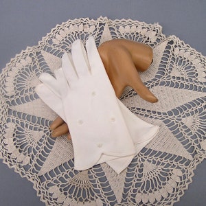 Vintage White Gloves with Flower Detail