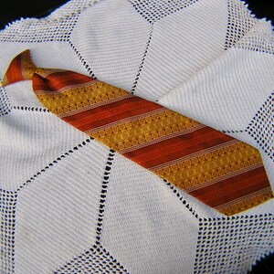 VIntage Wembley Clip On Necktie, 1970s Mens Fashion Accessory, 70s Wide Polyester Tie, Gift For Dad