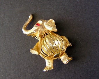 Vintage Elephant Brooch / Pin