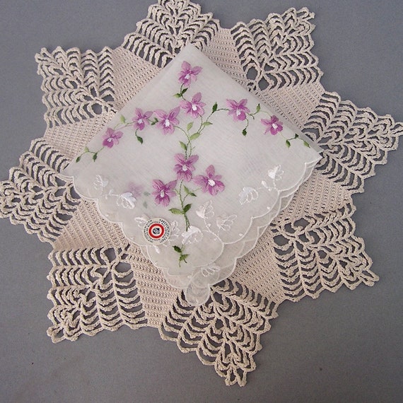 Pair of Pretty Swiss Floral Embroidered Hankies .… - image 10