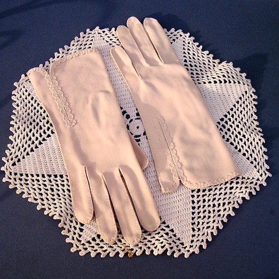 Vintage Beige/Taupe Gloves with Scallop Trim - image 2