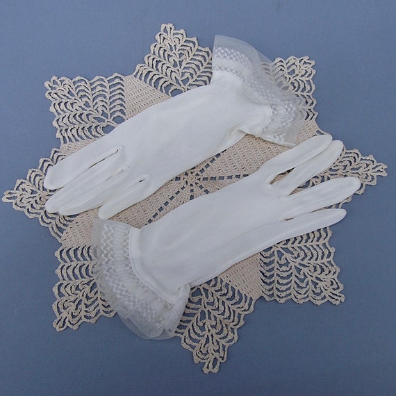 Vintage White Nylon Gloves with Net & Lace Ruffles - image 5