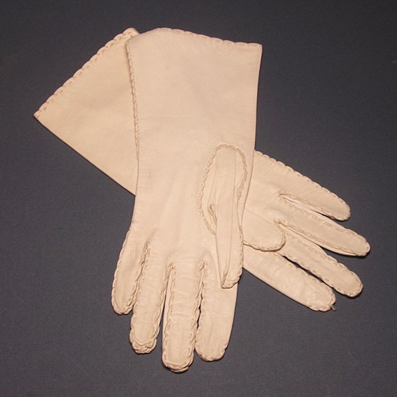 Vintage Off White Leather Gloves - image 2