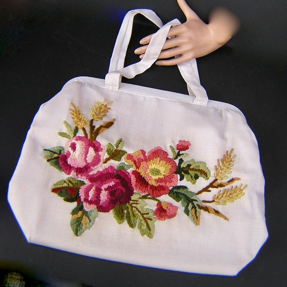 Vintage Floral Embroidery Purse - image 1