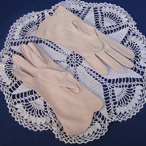 Vintage Bone / Beige Nylon Gloves with Curvy Wris… - image 6