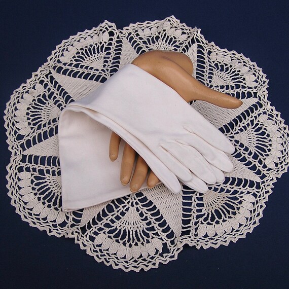 Vintage Long White Cotton Gloves - image 1
