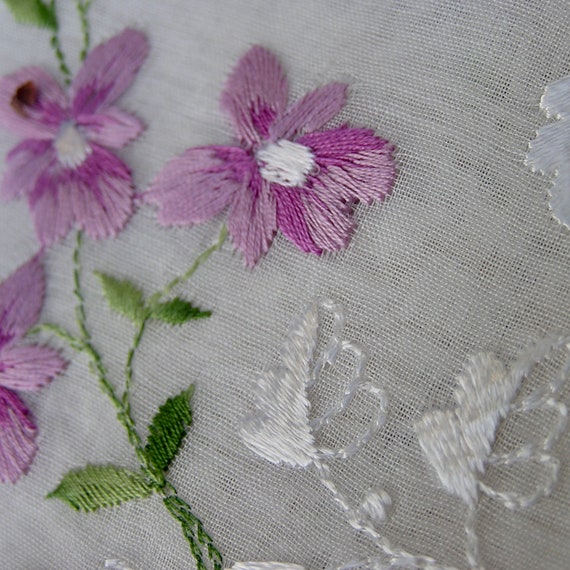 Pair of Pretty Swiss Floral Embroidered Hankies .… - image 9