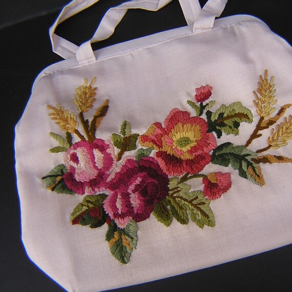 Vintage Floral Embroidery Purse - image 2