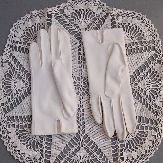 Vintage Gloves with Bows & French Knot Embroidery - image 6