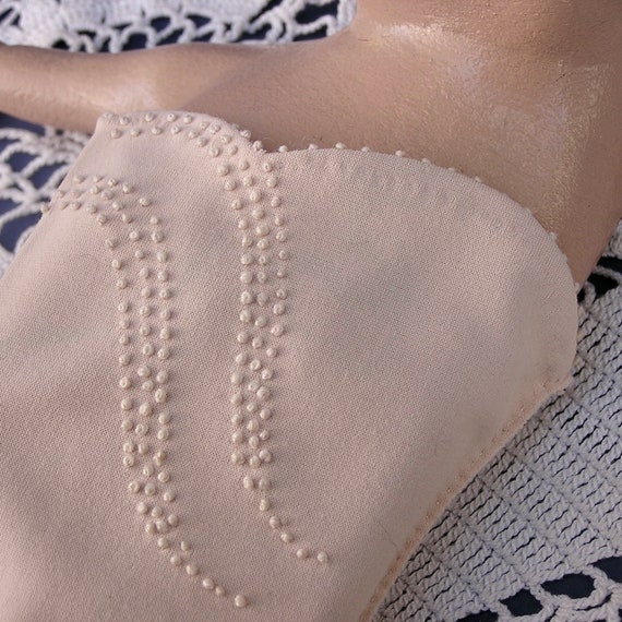 Vintage Bone / Beige Nylon Gloves with Curvy Wris… - image 2