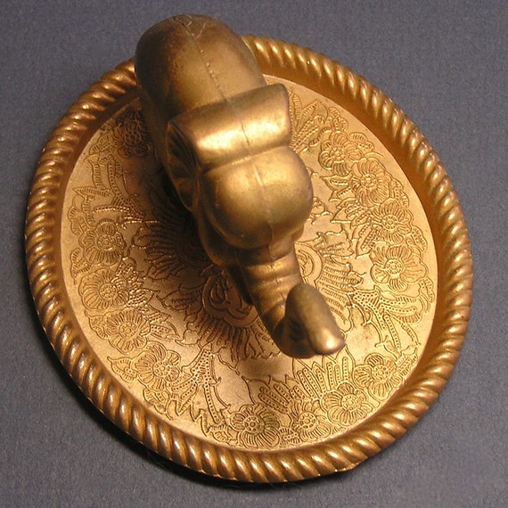 Vintage Elephant Ring Holder . Metal Jewelry Dish - image 6