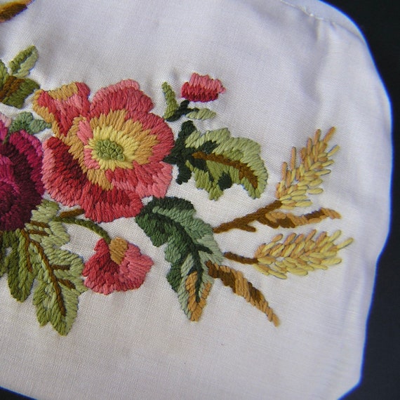 Vintage Floral Embroidery Purse - image 7