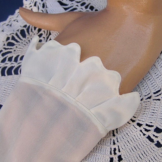 Vintage White Nylon Gloves with Scalloped Wrist