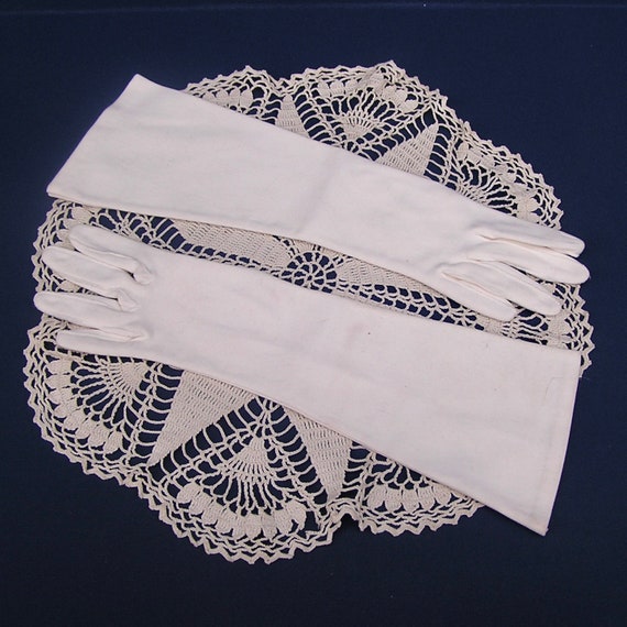 Vintage Long White Cotton Gloves - image 2