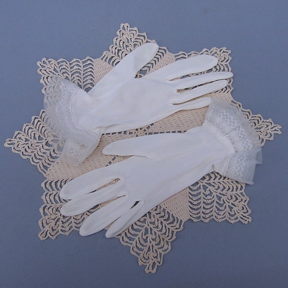 Vintage White Nylon Gloves with Net & Lace Ruffles - image 6