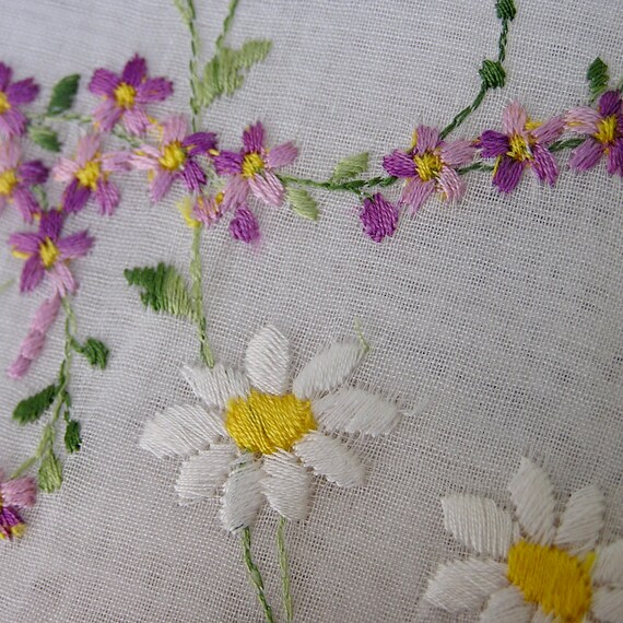 Pair of Pretty Swiss Floral Embroidered Hankies .… - image 7