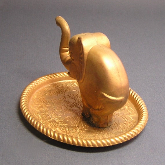 Vintage Elephant Ring Holder . Metal Jewelry Dish - image 5