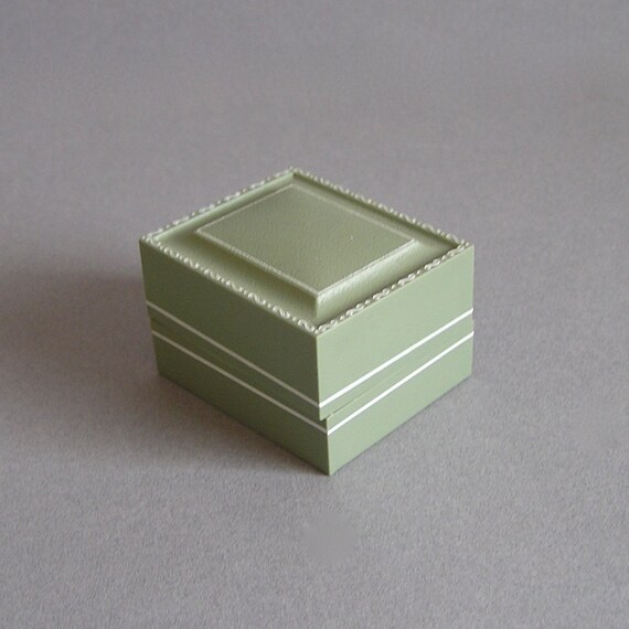 Vintage Ring Box, Hard Plastic, 1970s Avocado Gre… - image 3