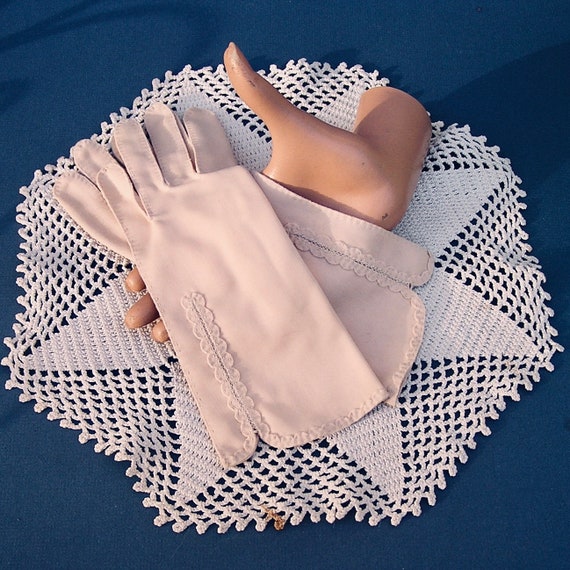 Vintage Beige/Taupe Gloves with Scallop Trim - image 1