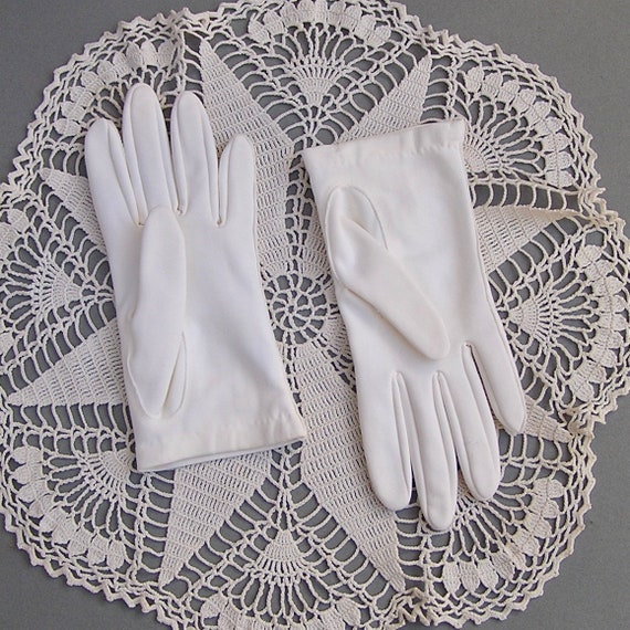 Vintage White Nylon Gloves with Leaf Embroidery b… - image 5
