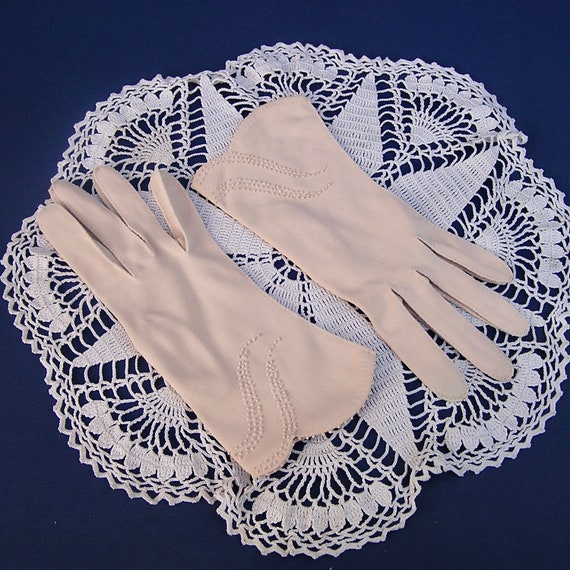 Vintage Bone / Beige Nylon Gloves with Curvy Wris… - image 3