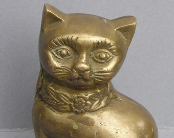 Vintage Brass Cat Figurine . Vintage Home Decor . Brass Figurine