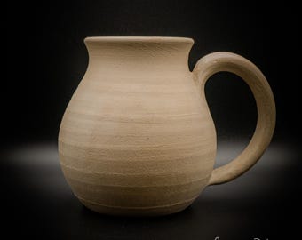 Personalisierter Steingutbecher mit individueller Gravur, handgefertigtes Keramikgeschenk (350-440 ml), Artikelnummer 2025-062