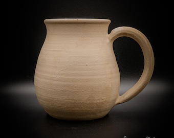 Personalisierter Steingutbecher mit individueller Gravur, handgefertigtes Keramikgeschenk (350-440 ml), Artikelnummer 2025-017