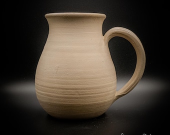 Personalisierter Steingutbecher mit individueller Gravur, handgefertigtes Keramikgeschenk (350-440 ml), Artikelnummer 2025-013