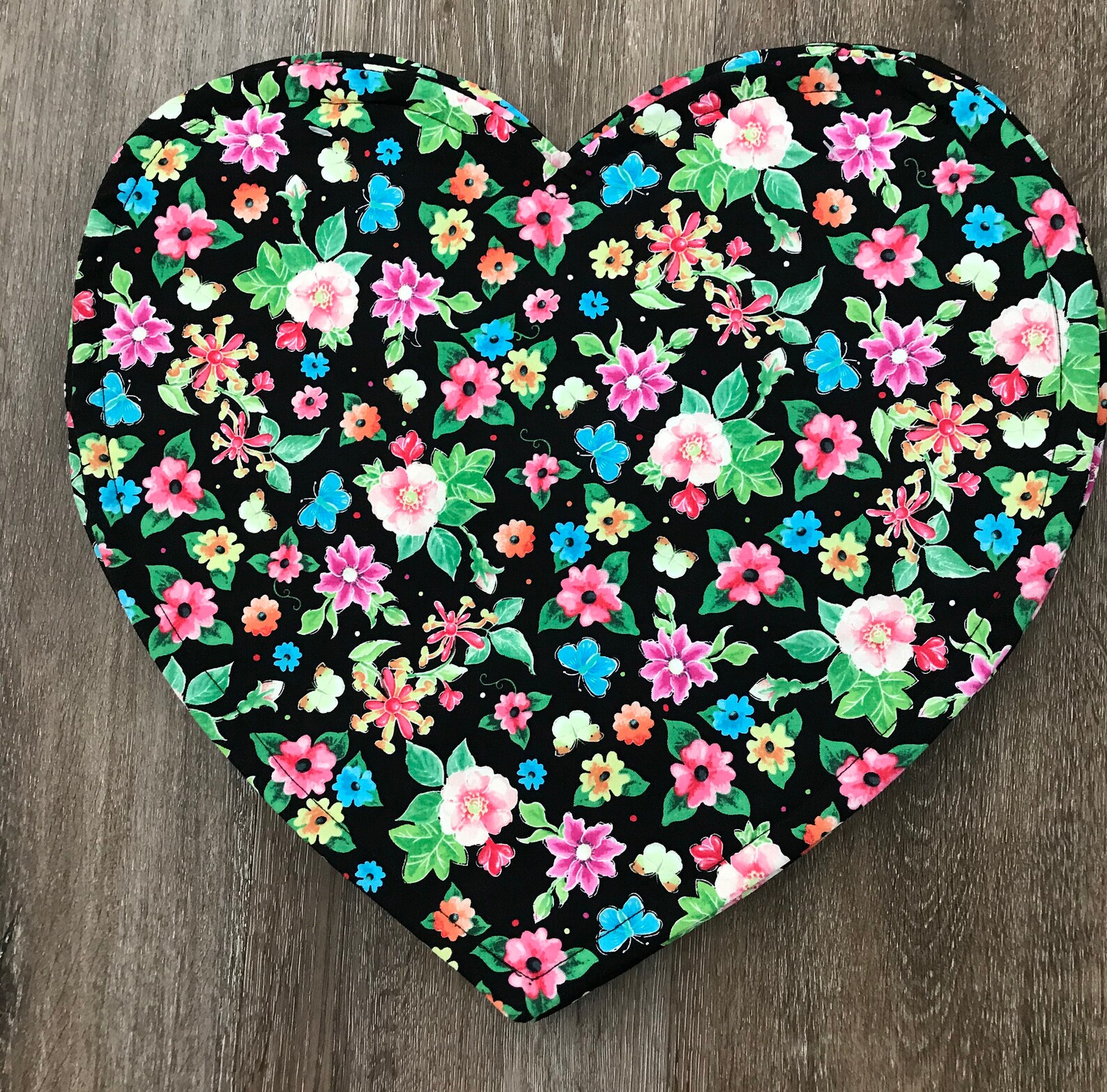 Set of 6 Heart Shaped placemats with a floral pattern Etsy