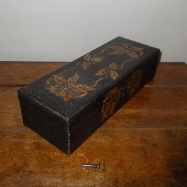 vintage Lacquered wooden box / jewelry Box