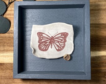Caja de sombras de azulejos de cerámica con mariposas - Transferencia de imagen dibujada a mano
