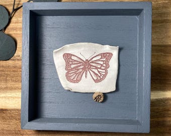 Caja de sombras de azulejos de cerámica con mariposas - Transferencia de imagen dibujada a mano