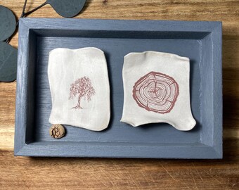 Caja de sombras de azulejos de cerámica con diseño de árbol y anillos - Transferencia de imagen dibujada a mano