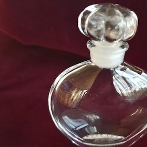 Vintage Quelqes Fleurs Mini Perfume Bottle Classic Collectible Bottle All Glass 1913