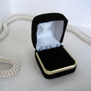 RING BOX Black Velveteen Gift Box White Satin Interior for Jewelry Engagement Anniversary Wedding Bridal Jewelry Proposal