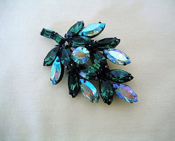 REGENCY BROOCH PIN Green Aurora Borealis Rhinestones Silver Tone