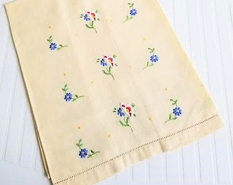 1950s Embroidered FINGERTIP Towel or Tea Towel Guest Towel Forget Me Nots