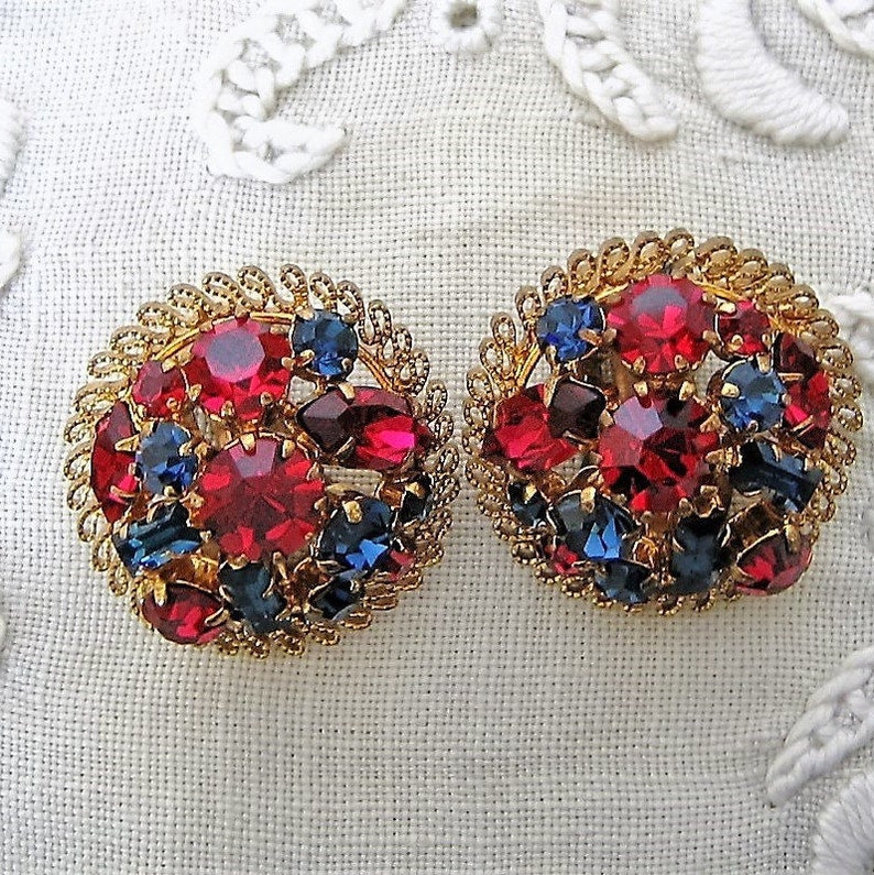 Austria BROOCH Pin and EARRINGS Red /& Blue Rhinestone Demi-Parure Gold Tone Collectible Designer Pin Vintage Costume Jewelry Clip-On Earring