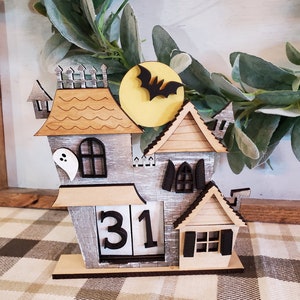 Halloween countdown haunted house | Halloween decor | Halloween wood haunted house