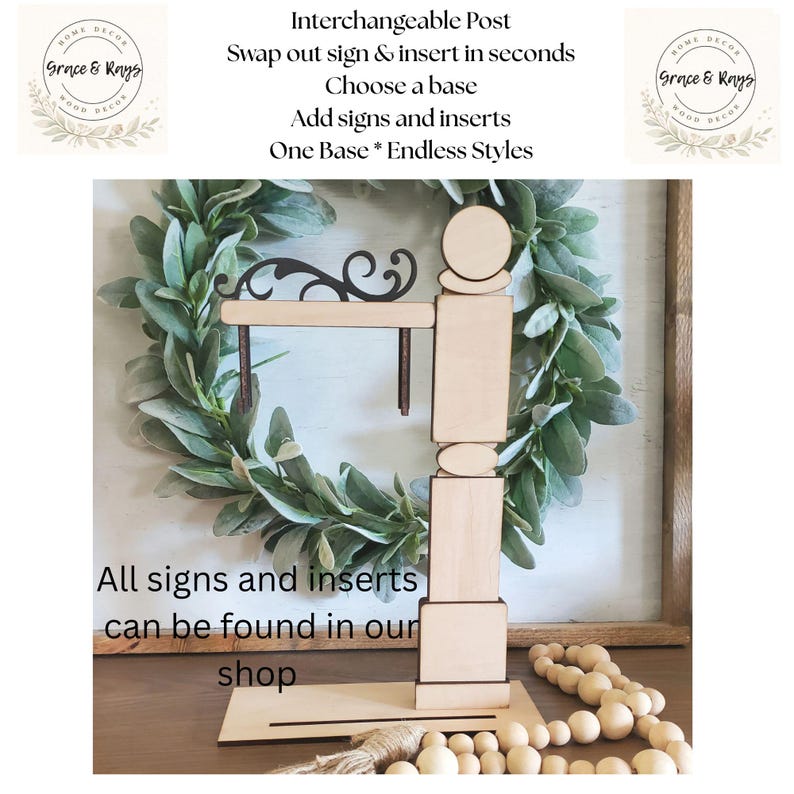 Puede incluir: Un poste de madera intercambiable con un dise&ntilde;o decorativo de volutas. El poste tiene una base y est&aacute; dise&ntilde;ado para sostener letreros e insertos. El texto de la imagen dice: "Interchangeable Post" y "All signs and inserts can be found in our shop."